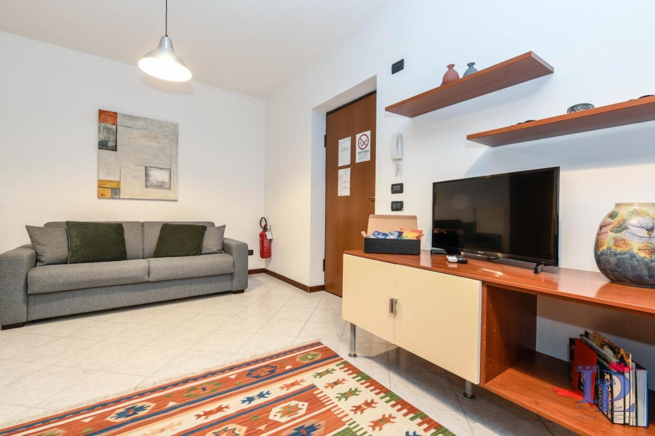 Desenzanoloft Blue Lake Star Apartment เดเซนซาโนเดลการ์ดา ภายนอก รูปภาพ